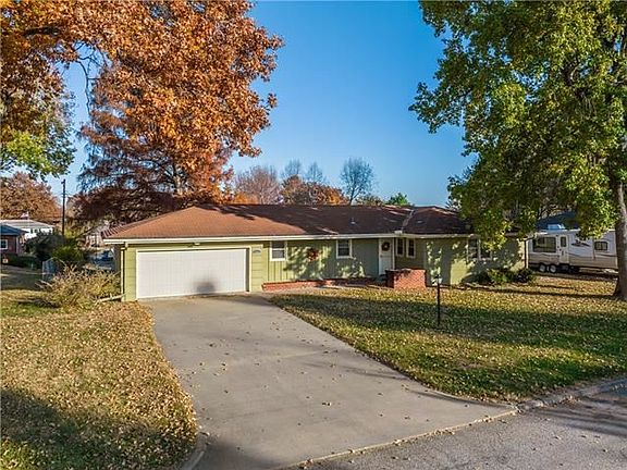 5th image of 3327 Mueller Ln