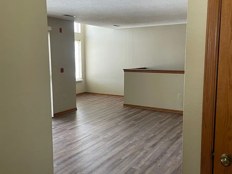 910-912 Fox Creek Dr — Photo 22