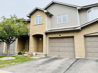 800 Paramount Dr #10, Hamilton, ON L8J 3V8
