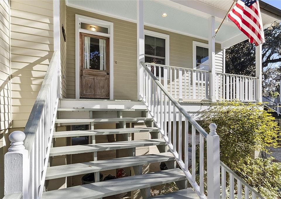 1st image of 325 Coffee St
