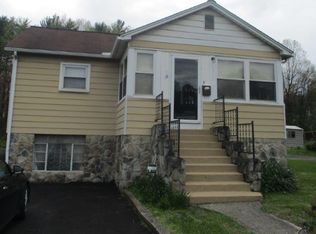 5313 Robert C Byrd Dr, Mount Hope, WV 25880