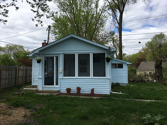 2nd image of 807 Young St