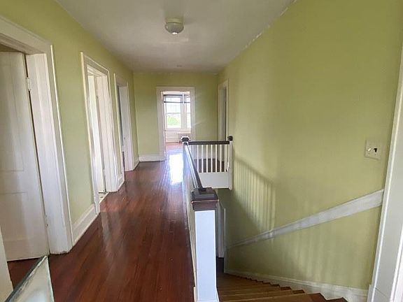 3rd image of 220 Starling Ave