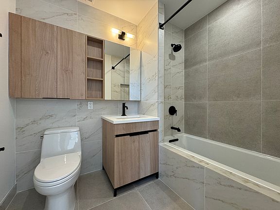 5th image of 3510 Union St #7C