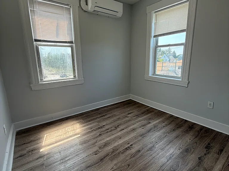 240 Paterson Ave #5 — Photo 16