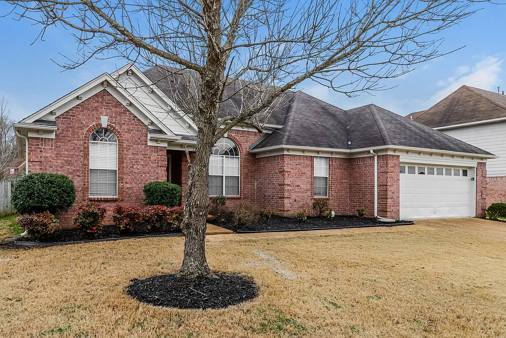 3 bed, 2.0 bath, 1602 sqft, $1,980 — Photo 3
