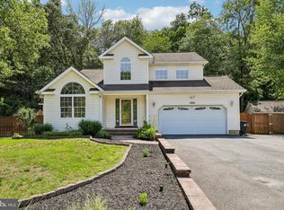 683 Powhatan Beach Rd, Pasadena, MD 21122