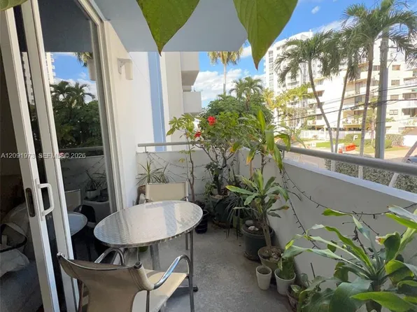 1658 Bay Rd APT 203, Miami Beach, FL 33139