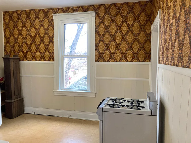 209 Franklin Ave #2 — Photo 6