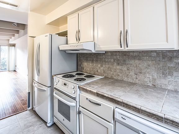 4th image of 6 Lyford Dr APT 3