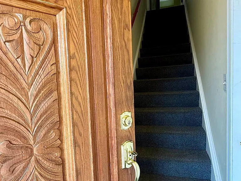 2223 Noble St — Photo 4