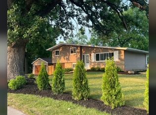 903 N Midlothian Rd, Mundelein, IL 60060