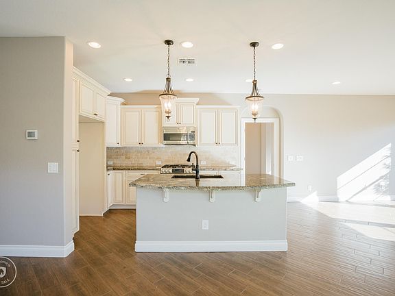 3rd image of 775 E Silversword Ln