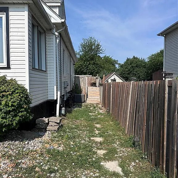1244 Front Rd N #UPPER — Photo 2