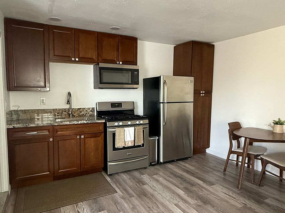 1st image of 542 Twin Oaks Ave