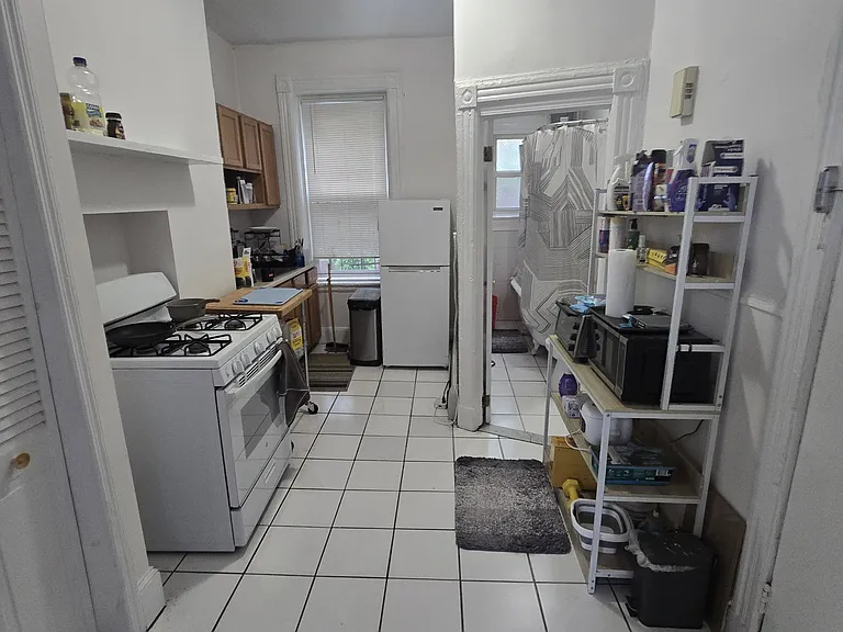 38 Wayne St #4L — Photo 2