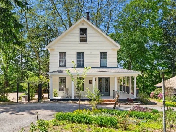 97 King St, Groveland, MA 01834