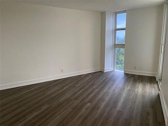2nd image of 101 Bayview Dr #620
