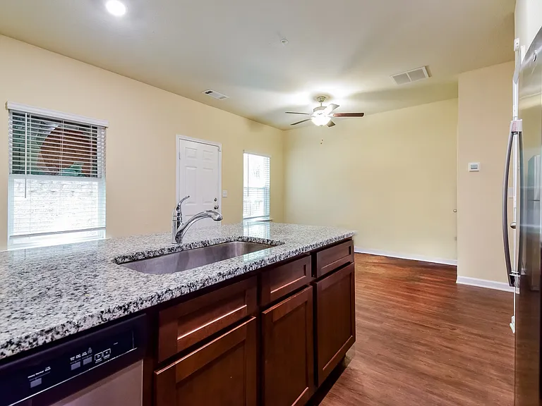 306 Highwood Ln — Photo 7