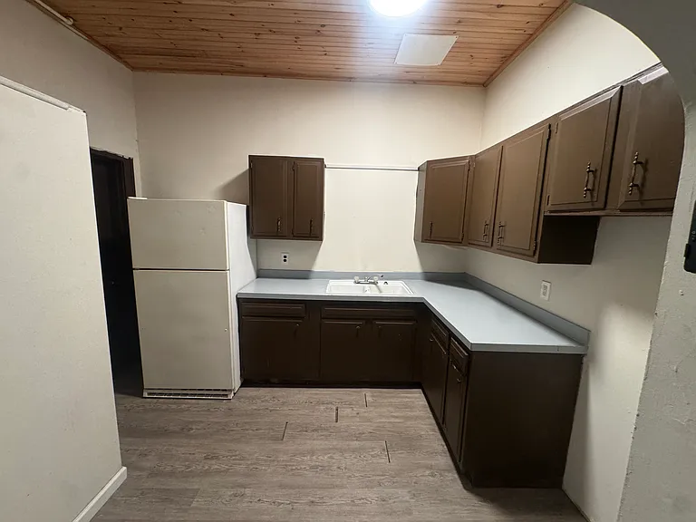 910 Oliver St #5 — Photo 4