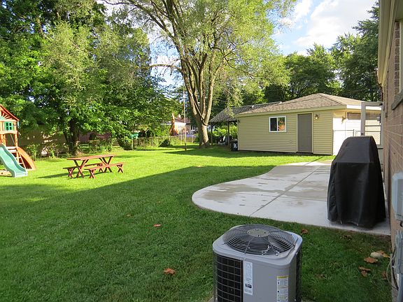 5th image of 31204 Newport Dr