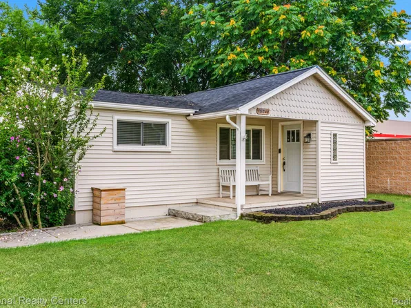 18240 Sycamore St, Roseville, MI 48066