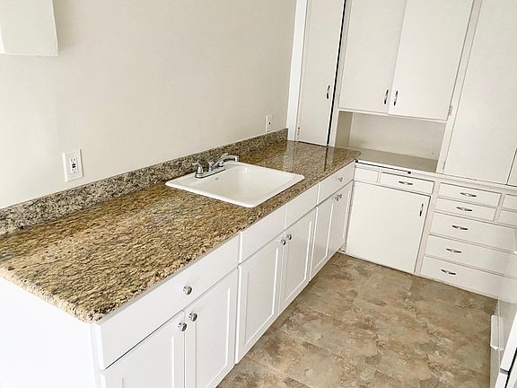 4th image of 2650 Franklin St #18