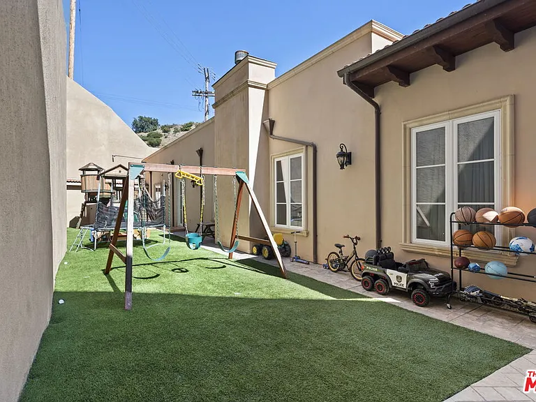 1465 N Robmar Dr — Photo 21