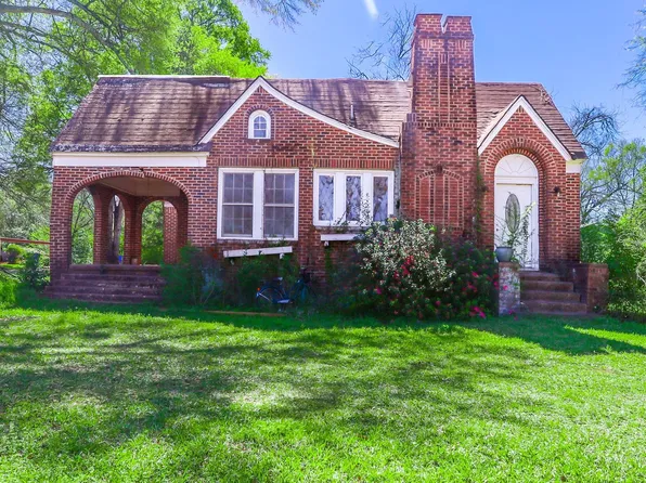 101 W Planters St, San Augustine, TX 75972