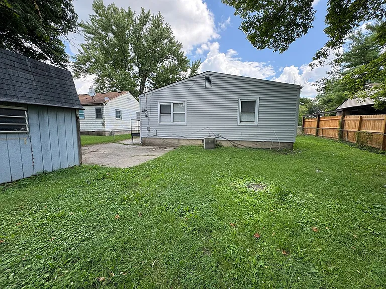 712 Melvenia St — Photo 24