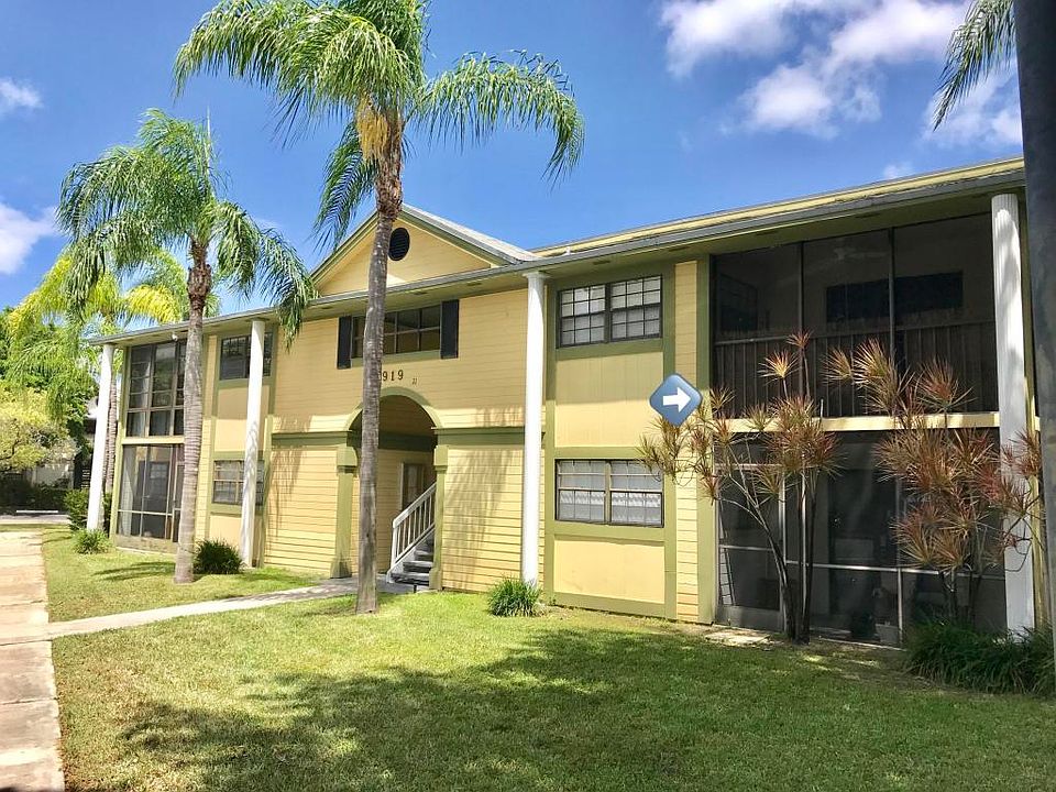 1st image of 919 NE 199th St APT 204