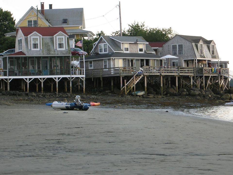 House in Middle Tip of Wheelers Point