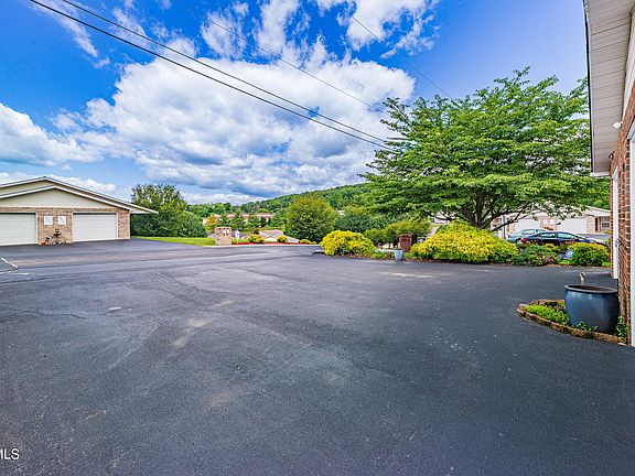 4th image of 922 Cornerstone Ct #922
