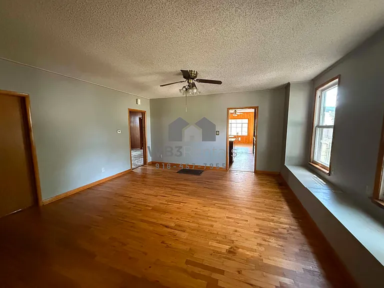 1405 Baltimore Ave — Photo 8