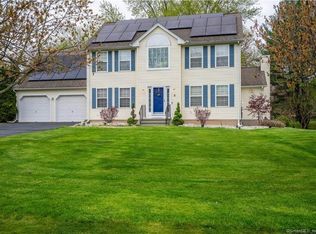 8 Fox Meadow Ln, Windsor, CT 06095