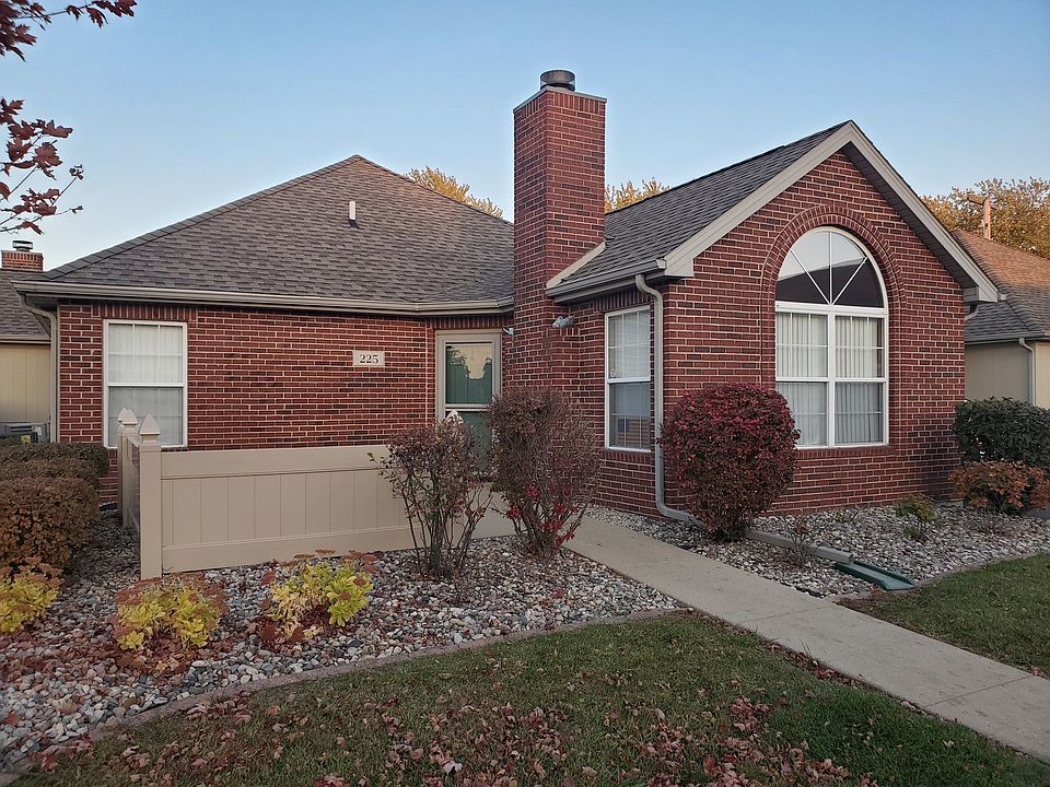 1st image of 225 Steeplechase Cir #225