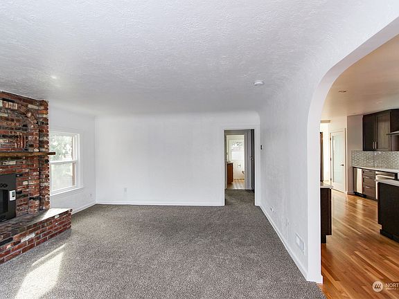 HARWOOD UNDER CARPET!>