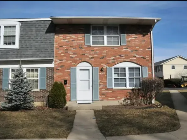 1707 McKool Ave, Streamwood, IL 60107