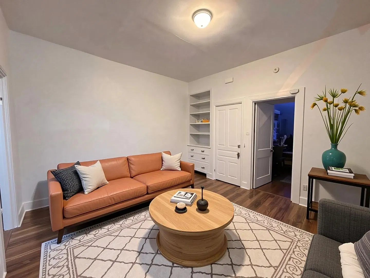 534 W Market Street — Photo 3