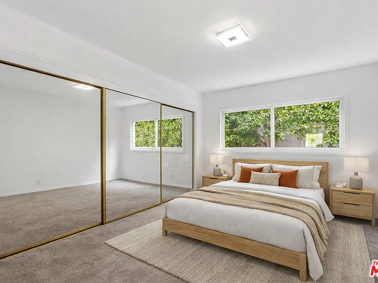 1233 N Laurel Ave #109 — Photo 5