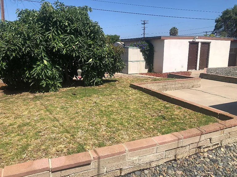 4555 Clairemont Dr — Photo 9