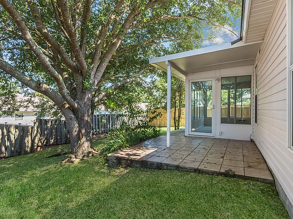 2nd image of 557 W CHANCELLOR Drive
