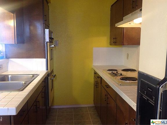 3rd image of 623 Columbia Cir
