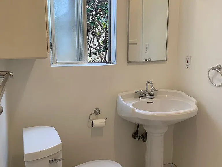 Bathroom sink