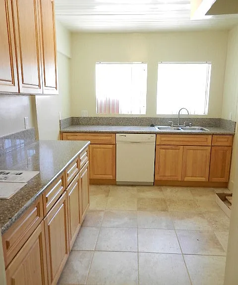 1250 E Villa St — Photo 11