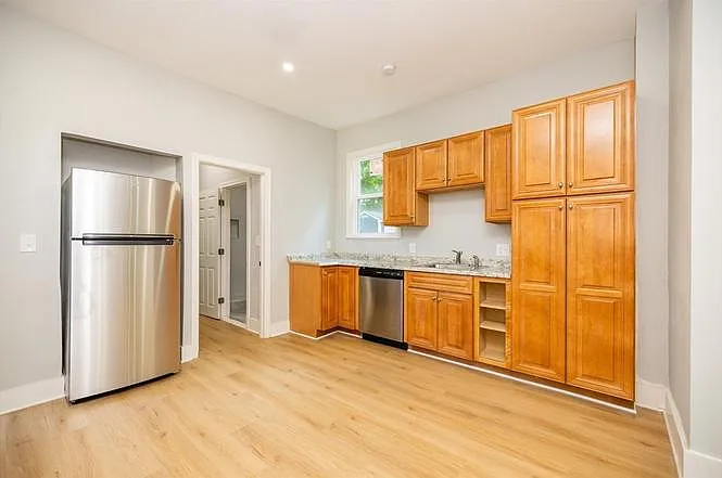 3 bed, 1200 sqft, $3,700 — Photo 4