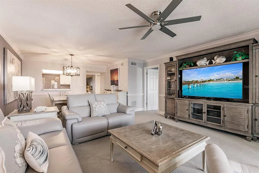 Building Photo - 1055 W Peppertree Dr #805AA