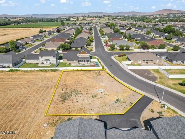 8410 Westbrook Ave, Yakima, WA 98908