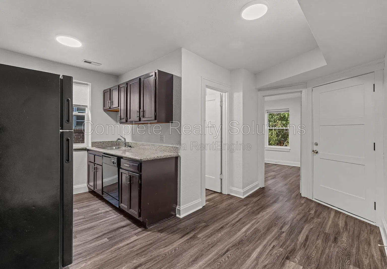 1 bed, 1.0 bath, 832 sqft, $899 — Photo 2