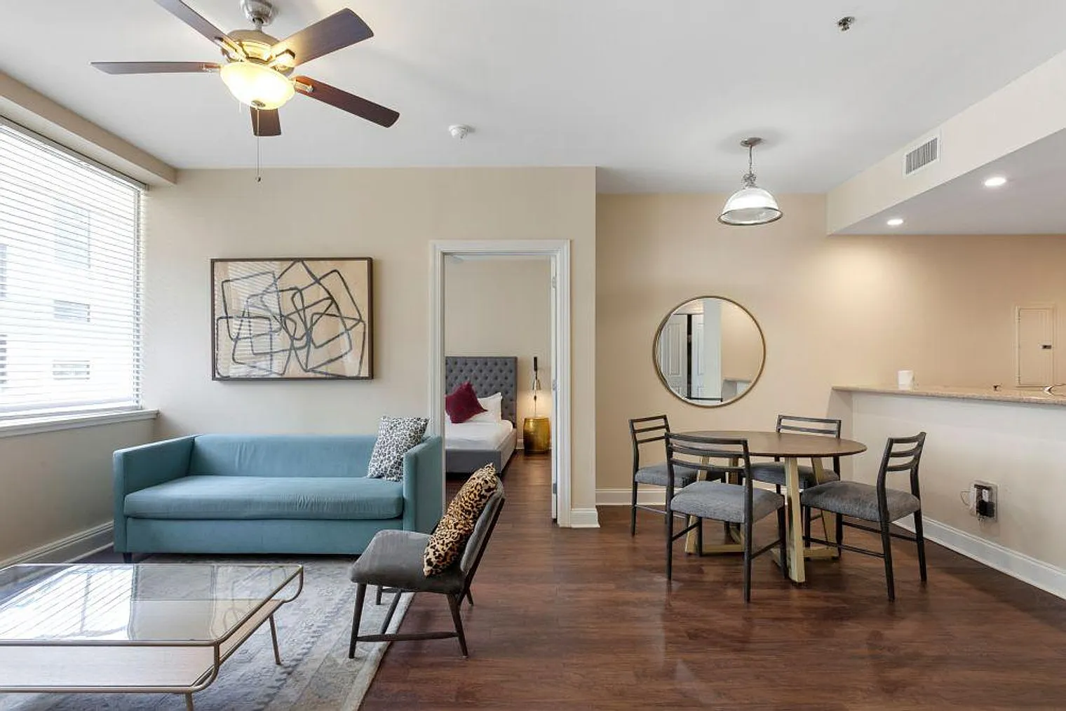 2 bed, 3.0 bath, 1033 sqft, $5,342 — Photo 2